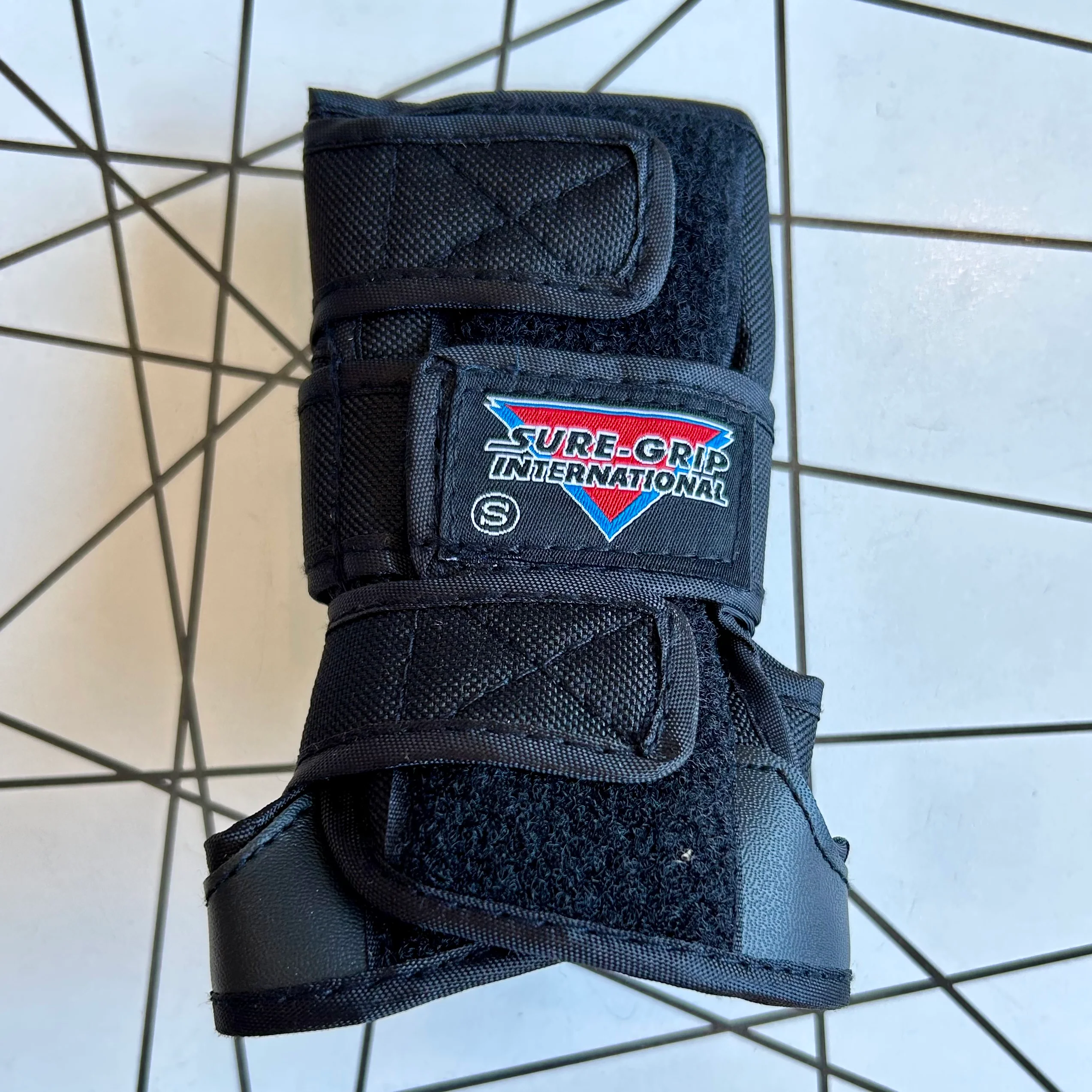 Sure Grip wrist guards - Image 2